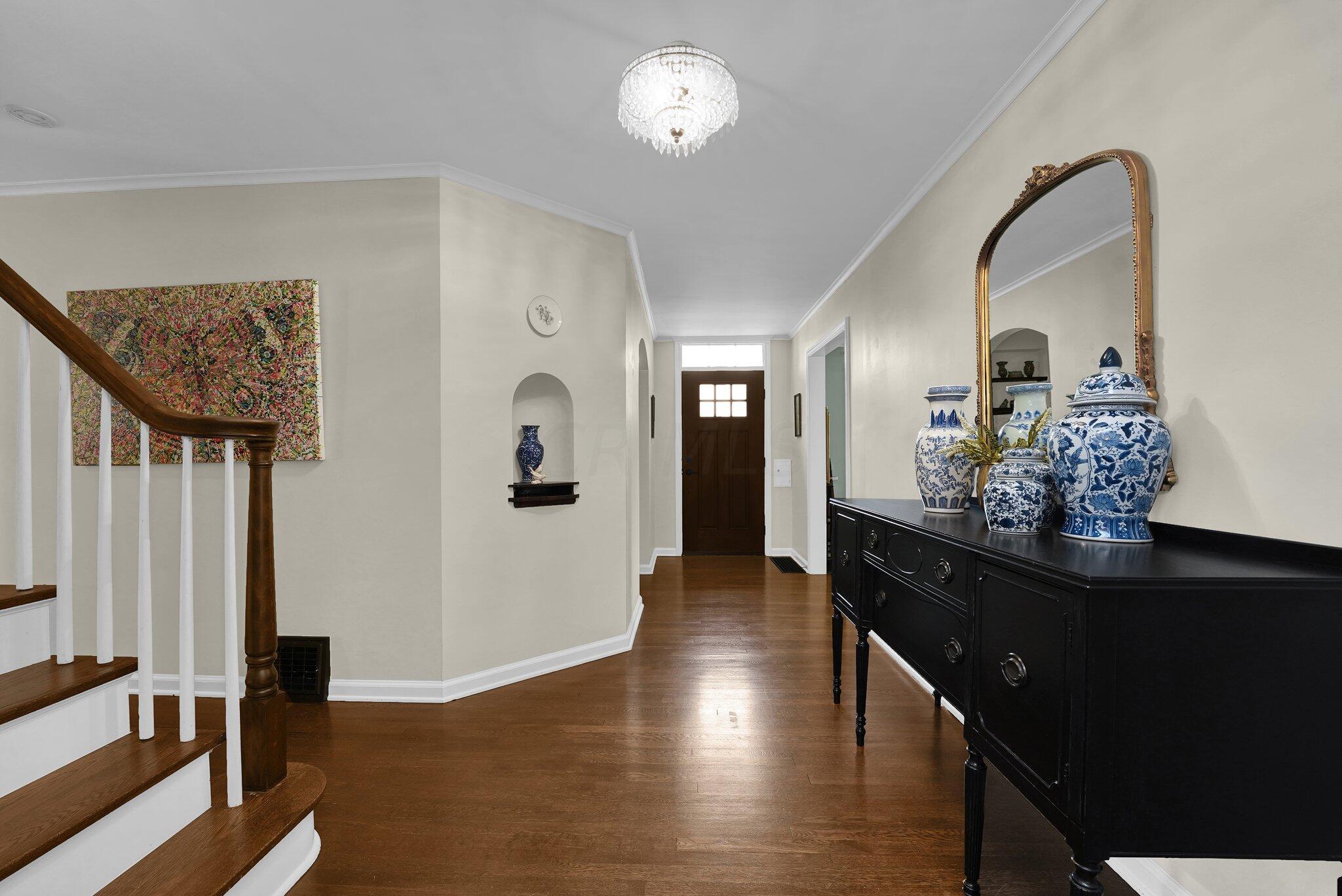 2500 Henthorn Road Upper Arlington, OH 43221 - Photo 7 of 55 Entry