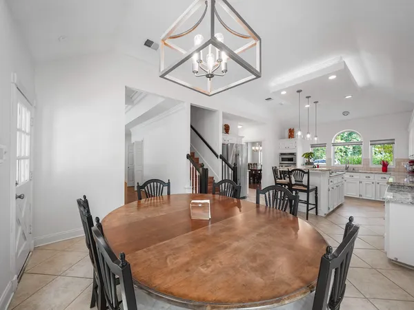 $899,000 | 5 Hidden Pond Place, The Woodlands, TX 77381