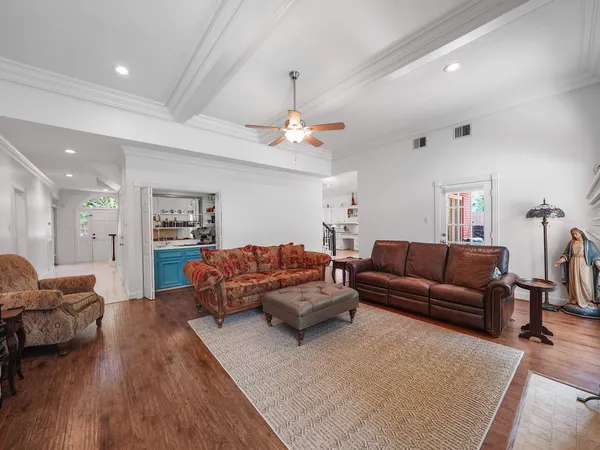 $899,000 | 5 Hidden Pond Place, The Woodlands, TX 77381