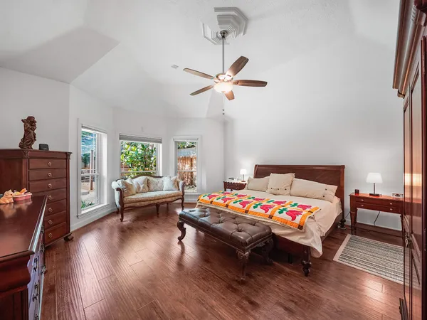 $899,000 | 5 Hidden Pond Place, The Woodlands, TX 77381