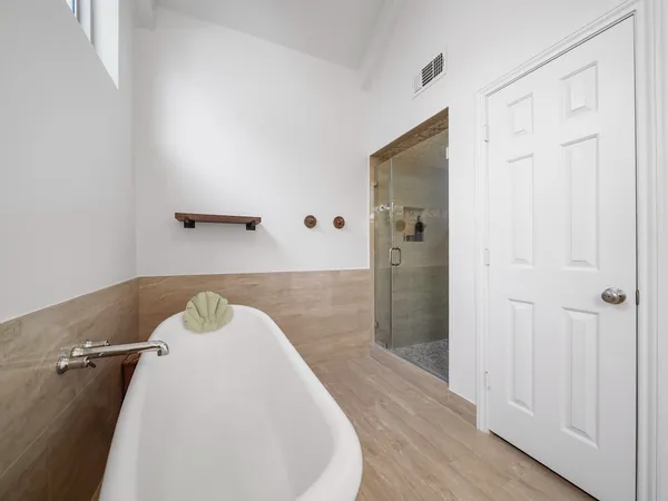 $899,000 | 5 Hidden Pond Place, The Woodlands, TX 77381