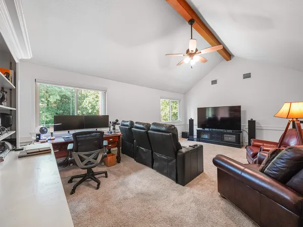 $899,000 | 5 Hidden Pond Place, The Woodlands, TX 77381
