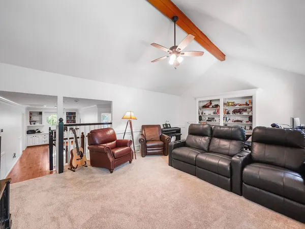$899,000 | 5 Hidden Pond Place, The Woodlands, TX 77381