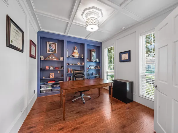 $899,000 | 5 Hidden Pond Place, The Woodlands, TX 77381