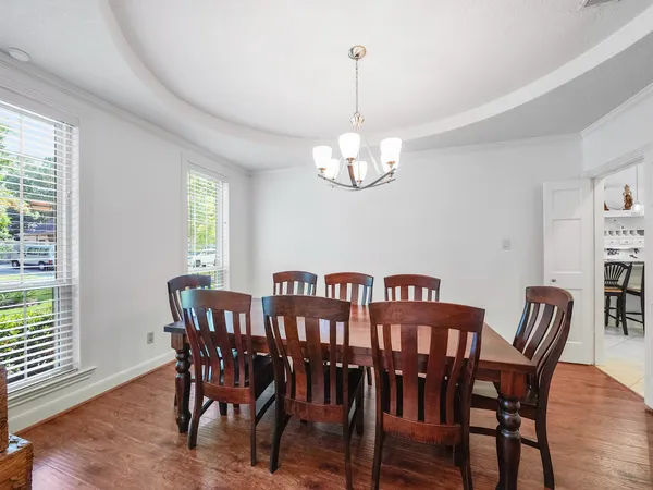 $899,000 | 5 Hidden Pond Place, The Woodlands, TX 77381