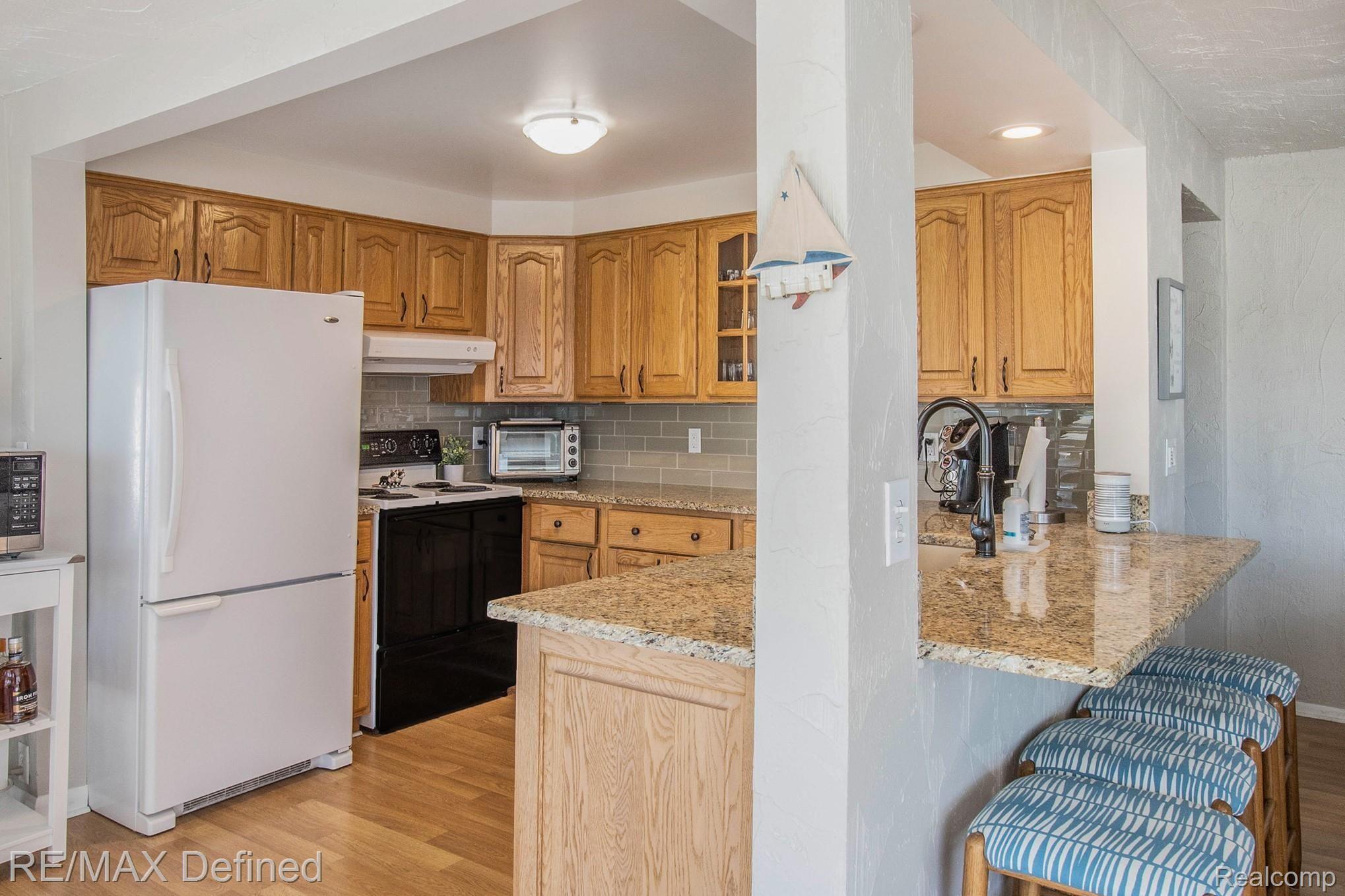 6928 Hatchery Road Waterford, MI 48327 - Photo 7 of 22 7.jpg