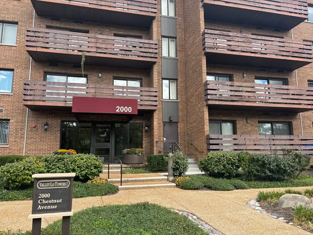 $418,000 | 2000 Chestnut Avenue, Unit 407, Glenview, IL 60025