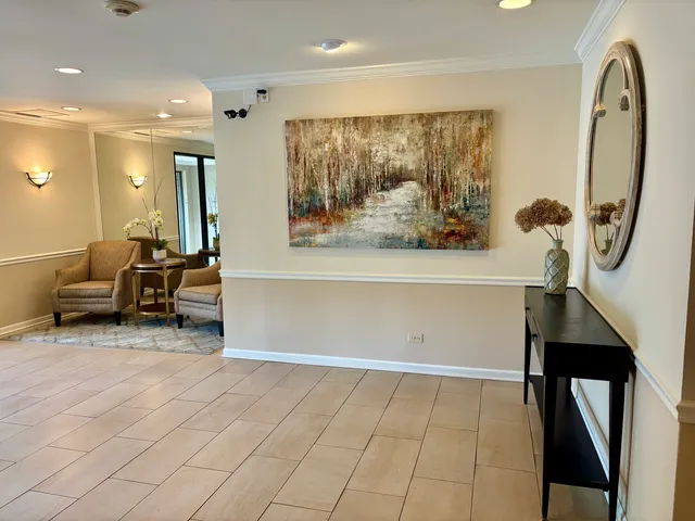 $418,000 | 2000 Chestnut Avenue, Unit 407, Glenview, IL 60025