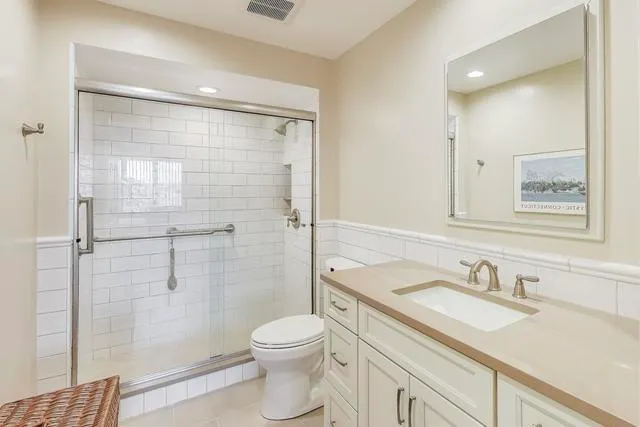 $418,000 | 2000 Chestnut Avenue, Unit 407, Glenview, IL 60025