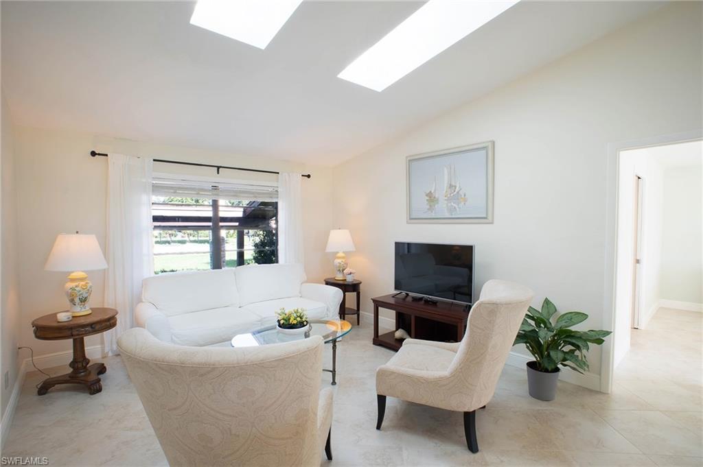 190 Round Key Circle Naples, FL 34112 - Photo 13 of 34 Gallery Image 13