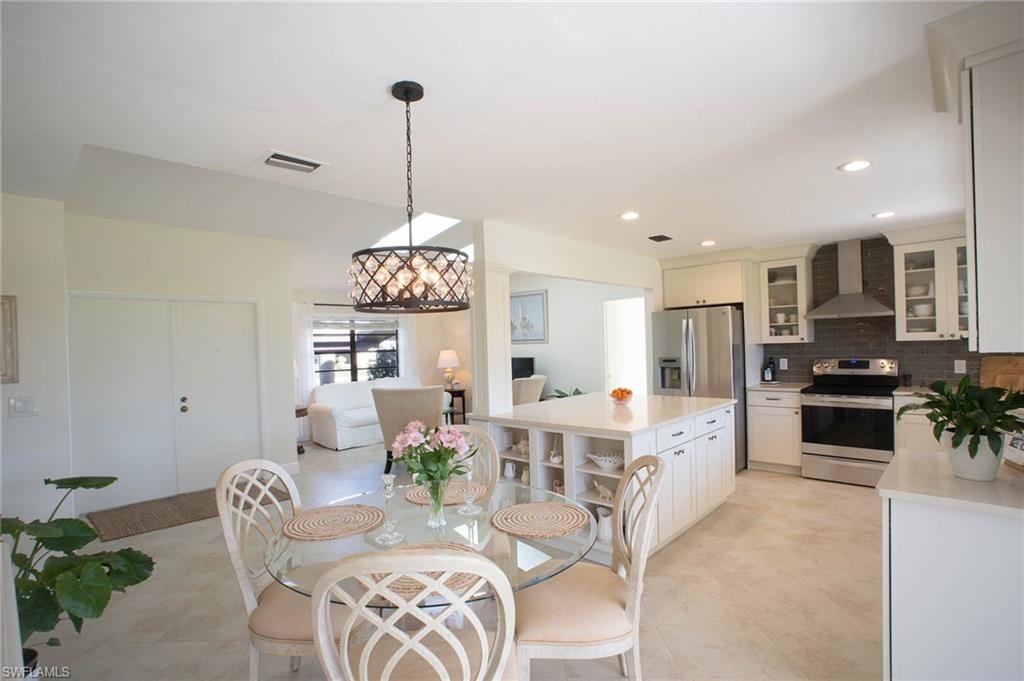 190 Round Key Circle Naples, FL 34112 - Photo 16 of 34 Gallery Image 16