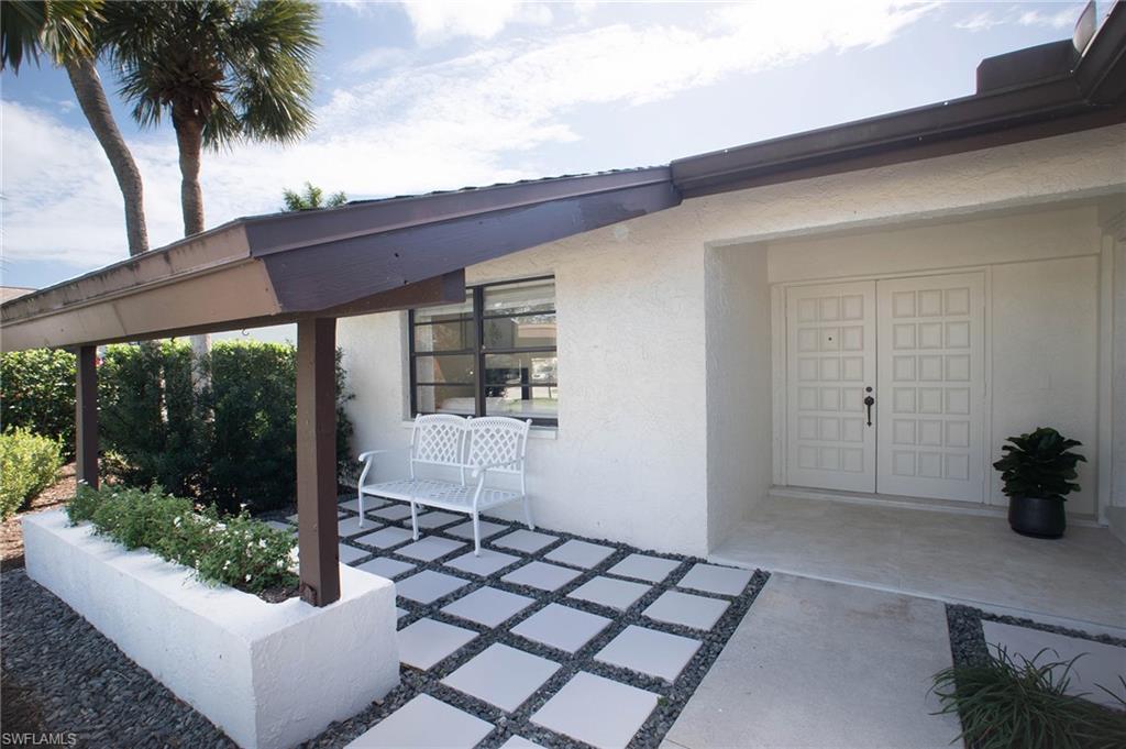 190 Round Key Circle Naples, FL 34112 - Photo 2 of 34 Gallery Image 2