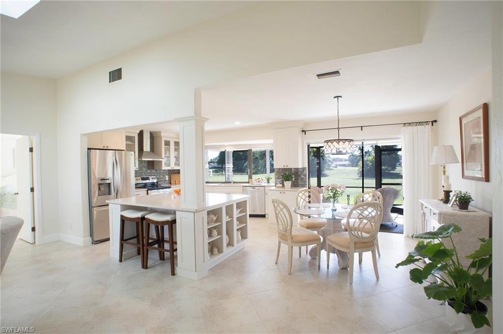 190 Round Key Circle Naples, FL 34112 - Photo 8 of 34 Gallery Image 8