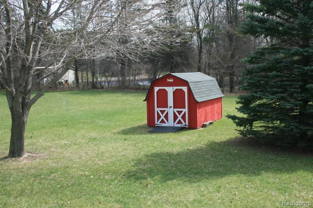2581 Fishbeck Road Howell, MI 48843 - Photo 8 of 19 5 shed.jpg