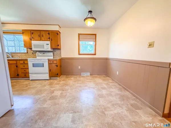 $424,900 | 27 Londonderry Drive, Wallingford, CT 06492