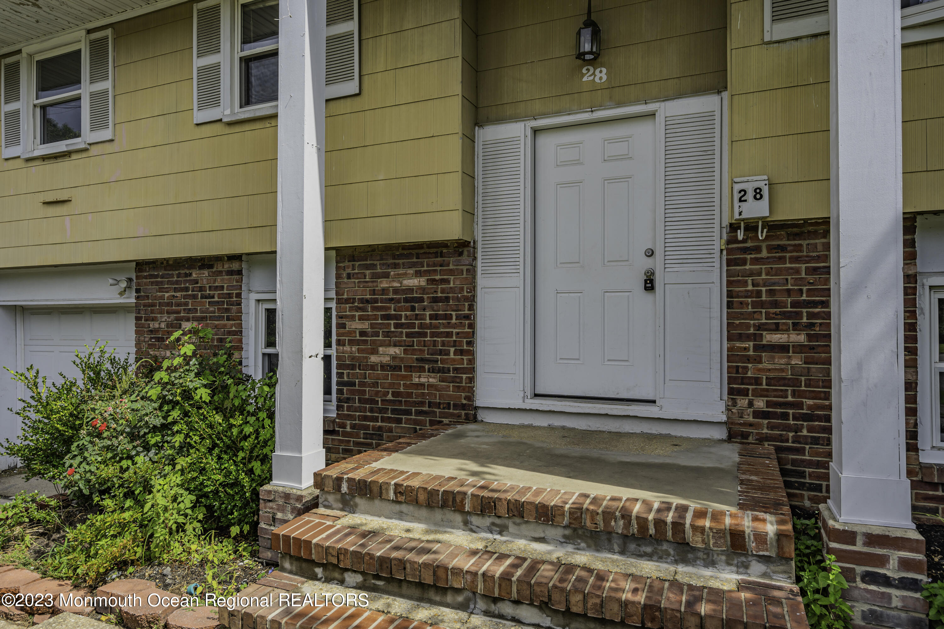 28 Citadel Drive Jackson, NJ 08527 - Photo 2 of 26 a front view of a house