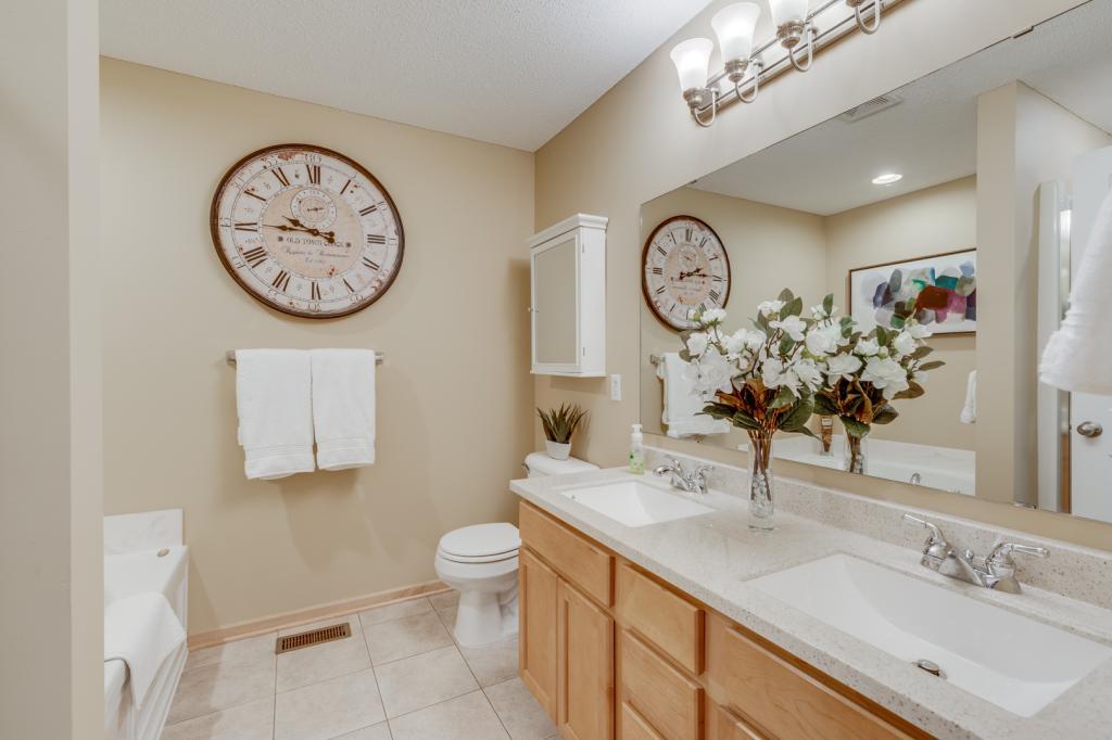 1708 Riverside Drive Shakopee, MN 55379 - Photo 15 of 31