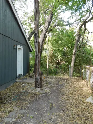 $1,900 | 1604 Summer Creek Court, Unit B, Austin, TX 78704