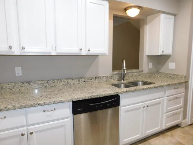 $1,900 | 1604 Summer Creek Court, Unit B, Austin, TX 78704