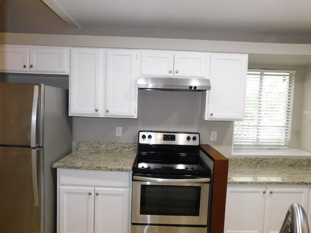 $1,900 | 1604 Summer Creek Court, Unit B, Austin, TX 78704