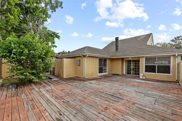 $2,000 | 6327 Lynkat Lane, Houston, TX 77083