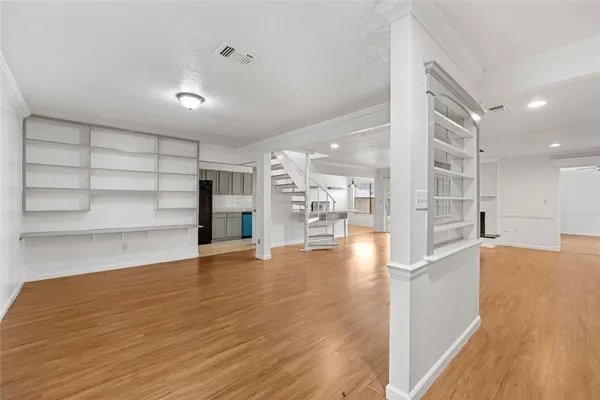 $2,000 | 6327 Lynkat Lane, Houston, TX 77083