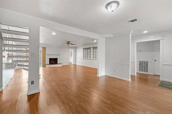 $2,000 | 6327 Lynkat Lane, Houston, TX 77083