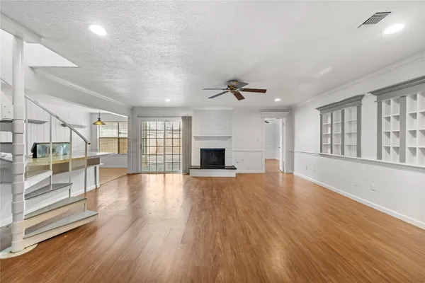 $2,000 | 6327 Lynkat Lane, Houston, TX 77083