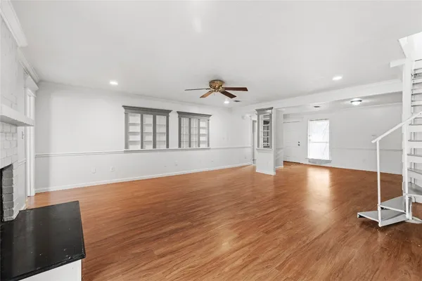 $2,000 | 6327 Lynkat Lane, Houston, TX 77083