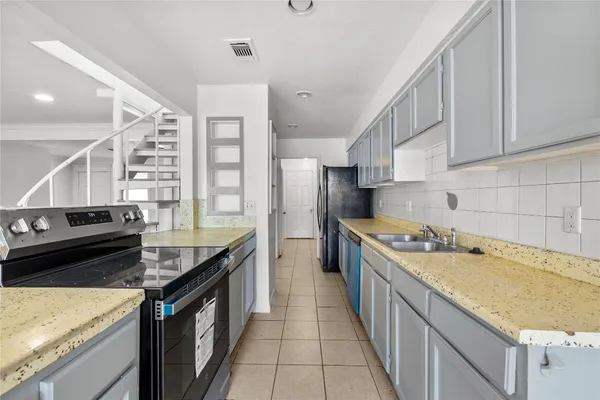 $2,000 | 6327 Lynkat Lane, Houston, TX 77083