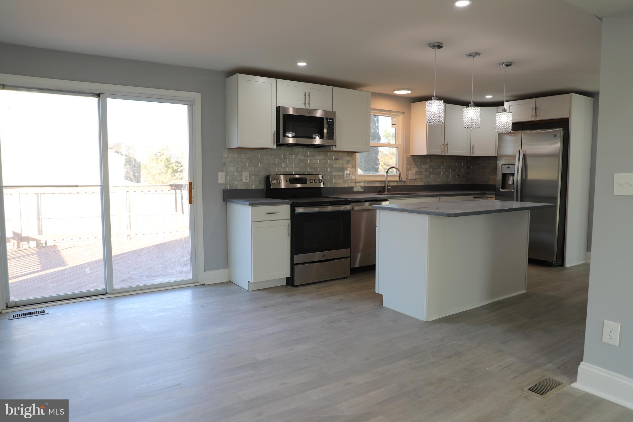 135 North Harrison Road Sterling, VA 20164 - Photo 12 of 73 KITCHEN