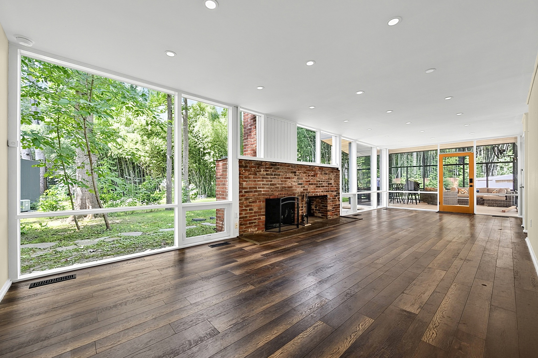 7710 Elba Road Alexandria, VA 22306 - Photo 8 of 50 Living Room