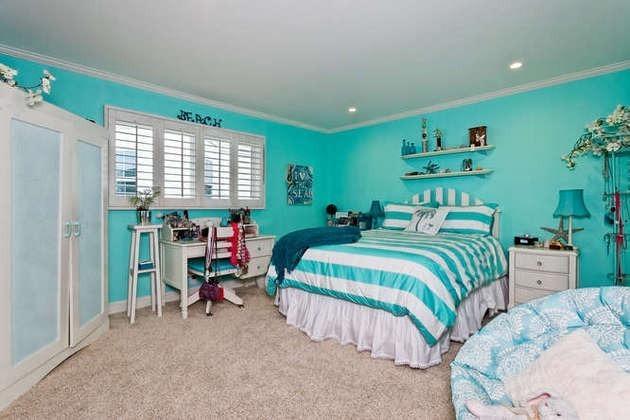 1030 Mandalay Beach Road Oxnard, CA 93035 - Photo 24 of 39 a bedroom with a bed and a table