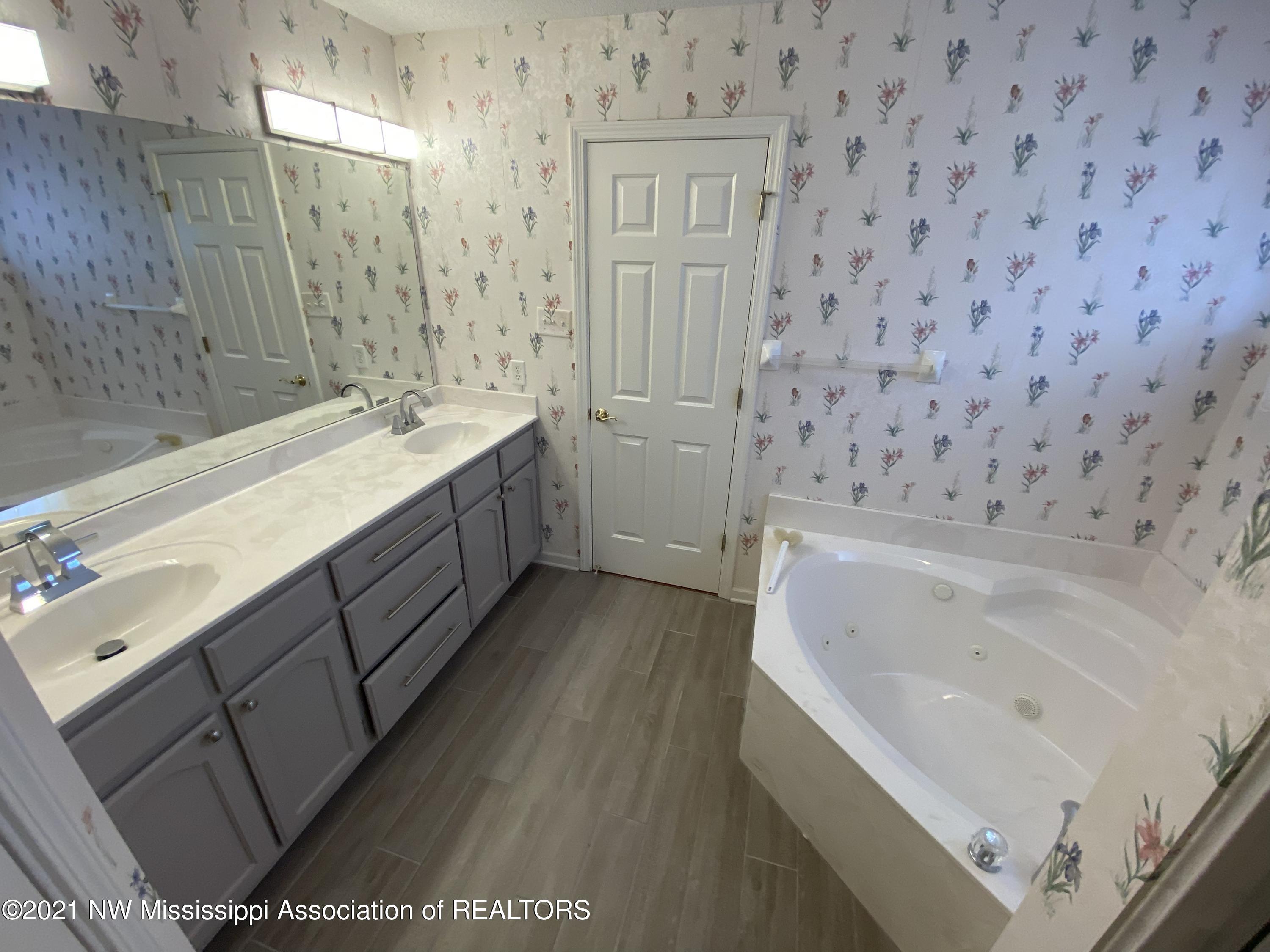 7643 Alexanders Ridge Cove Olive Branch, MS 38654 - Photo 12 of 23 87313ED6-B69A-4B26-9D5B-B7CBEB7BBA35