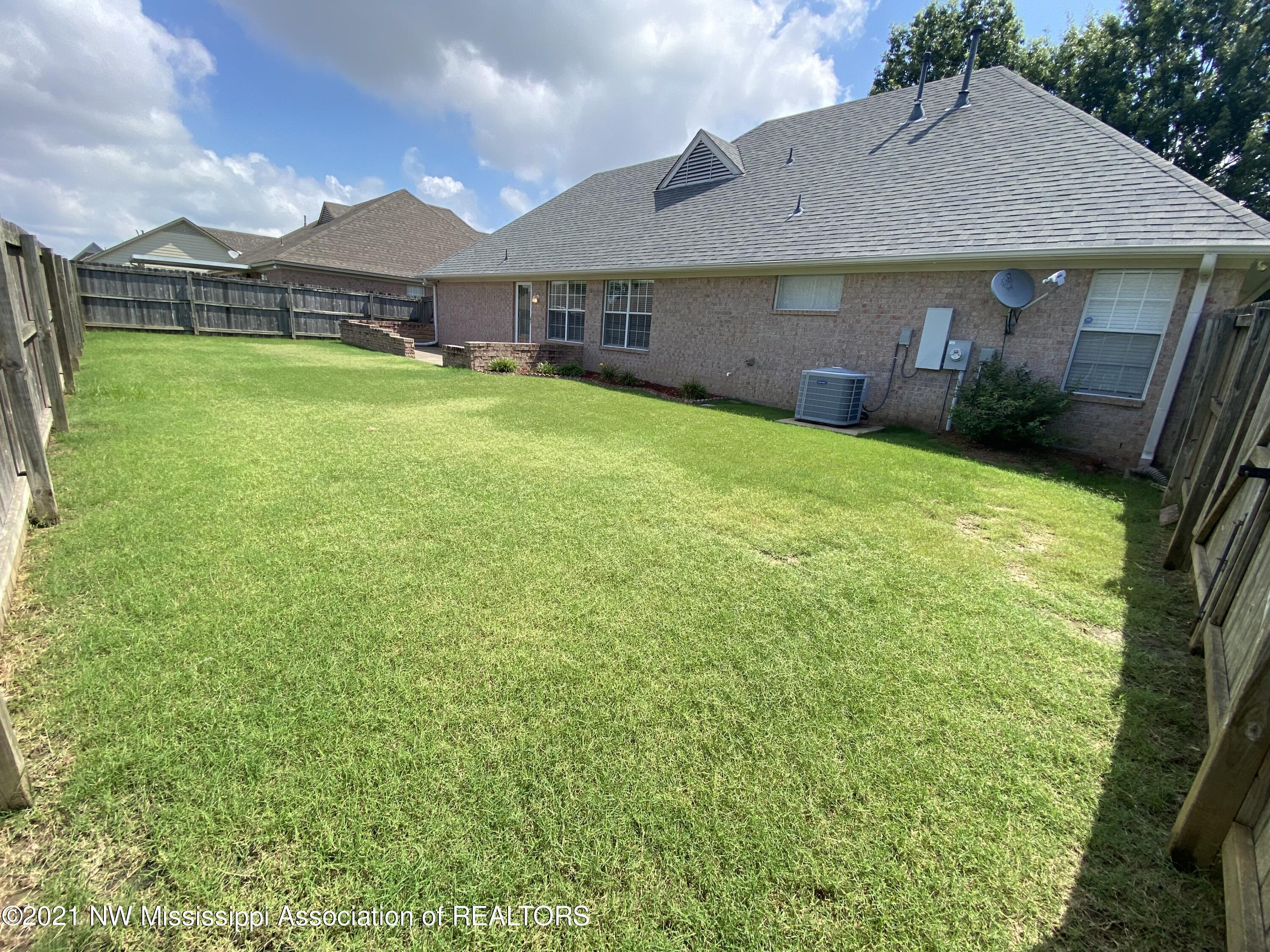 7643 Alexanders Ridge Cove Olive Branch, MS 38654 - Photo 18 of 23 8674B32A-AAB1-48C3-901B-C52830C47414