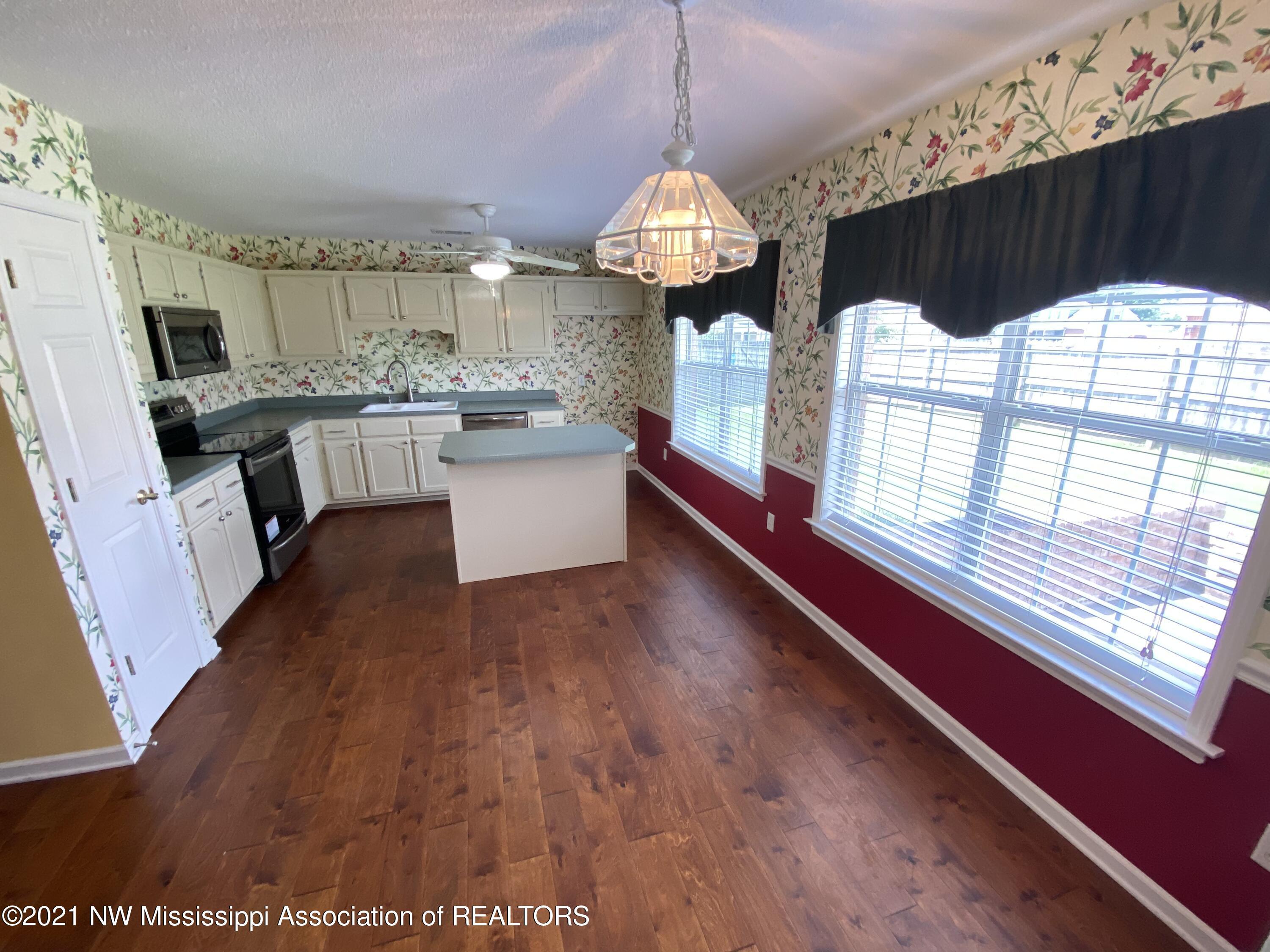 7643 Alexanders Ridge Cove Olive Branch, MS 38654 - Photo 3 of 23 77E4913A-03DF-4922-98B1-EE3692C0C3C1