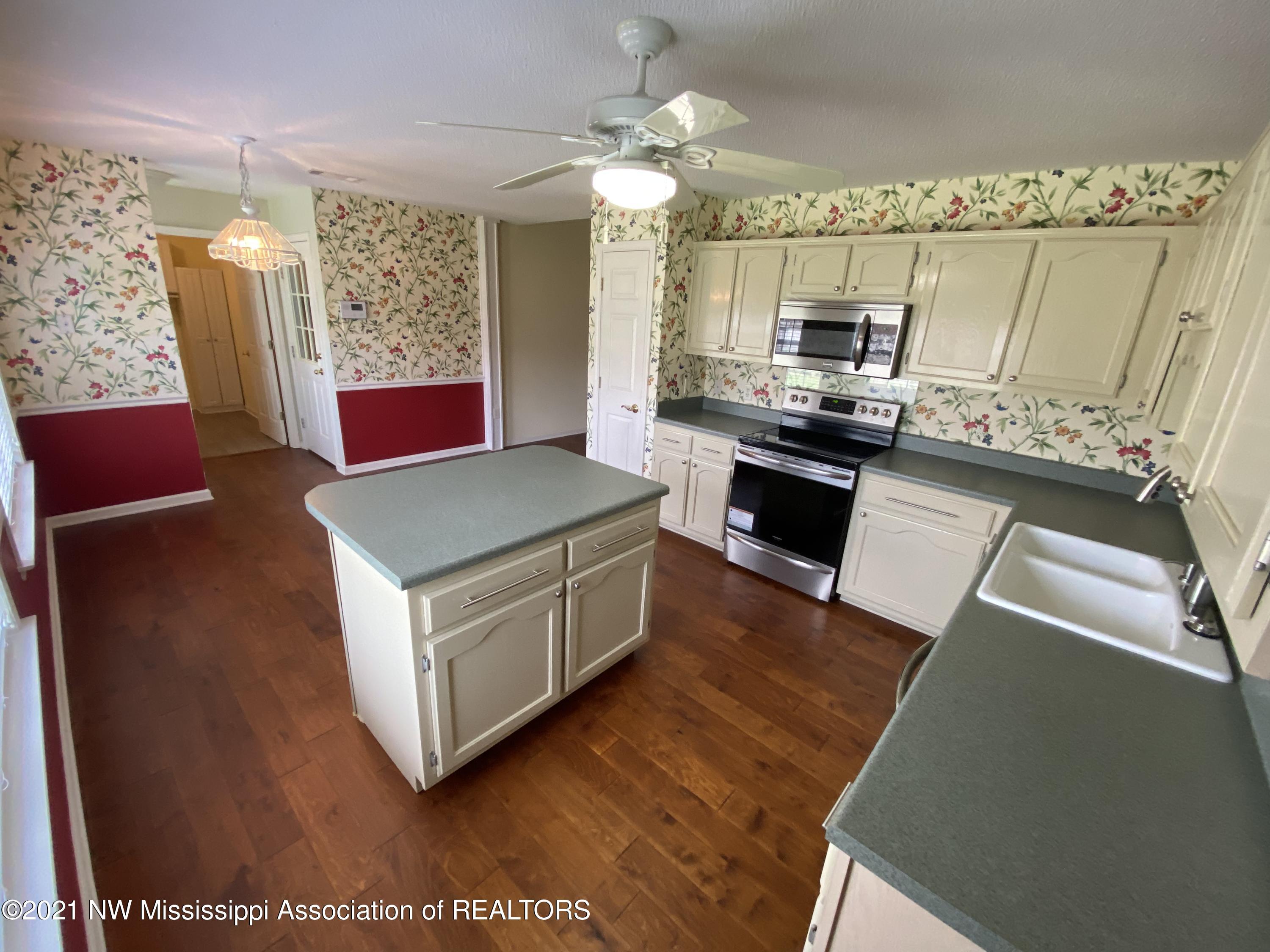 7643 Alexanders Ridge Cove Olive Branch, MS 38654 - Photo 4 of 23 6E80E5E3-4B30-4382-8331-0651120AB971