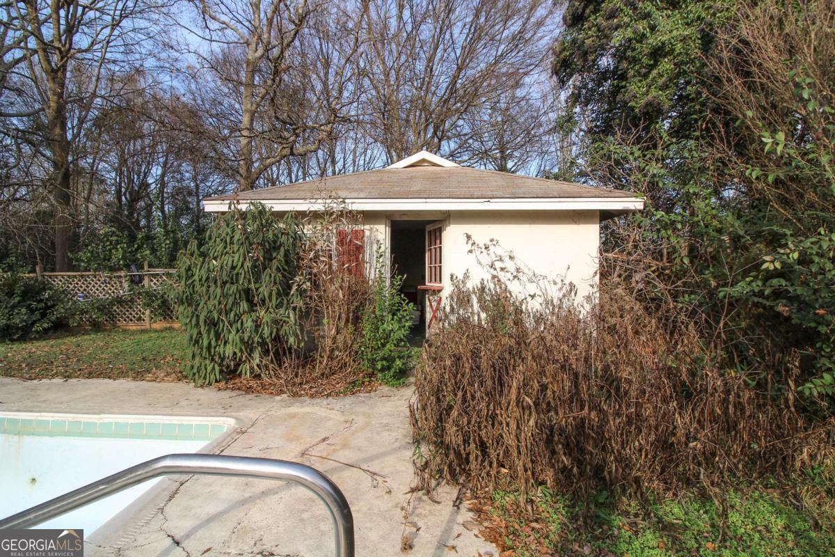 921 Highway 72 Comer, GA 30629 - Photo 38 of 55 a front view of a house with garden
