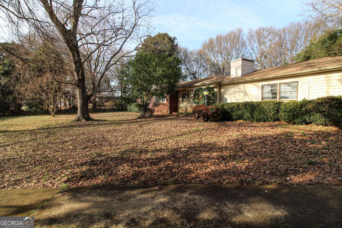 921 Highway 72 Comer, GA 30629 - Photo 5 of 55 a front view of a house with a yard