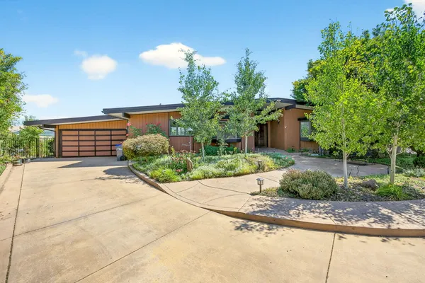 $795,000 | 738 Fairway Court, Ashland, OR 97520