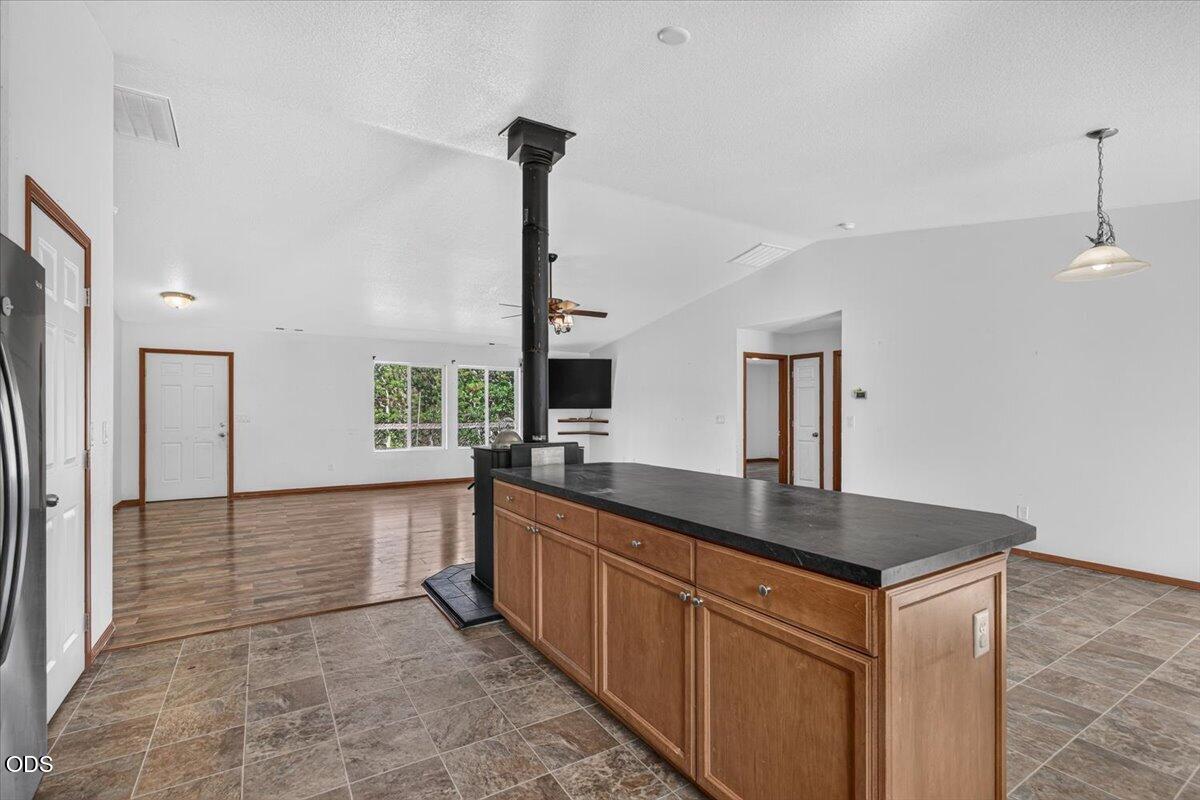 13021 East Antelope Road Eagle Point, OR 97524 - Photo 14 of 47 Gallery Image 14