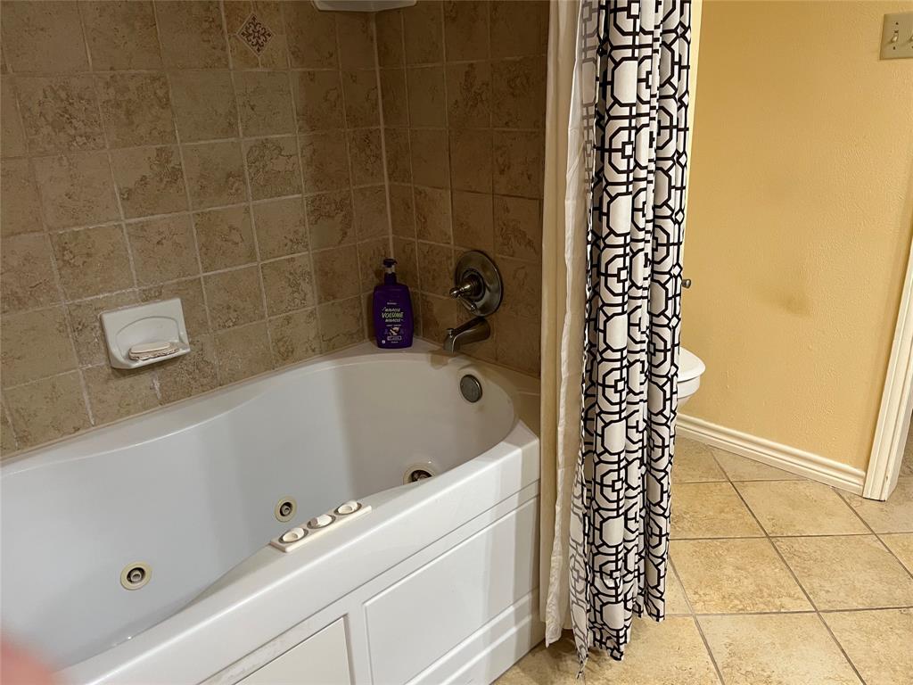 2801 Rix Street Commerce, TX 75428 - Photo 11 of 29 Jetted tub