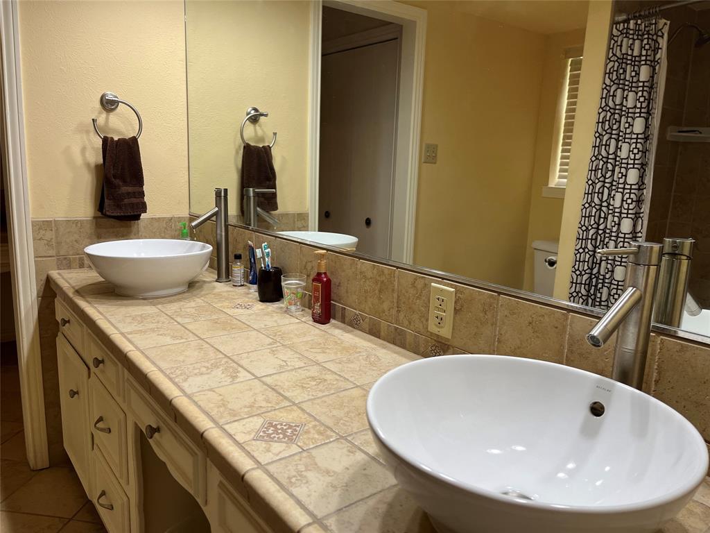 2801 Rix Street Commerce, TX 75428 - Photo 12 of 29 dual Sinks