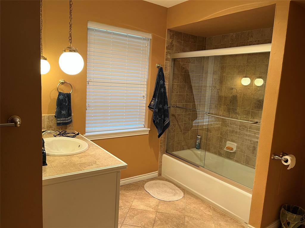 2801 Rix Street Commerce, TX 75428 - Photo 18 of 29 Hall Bath