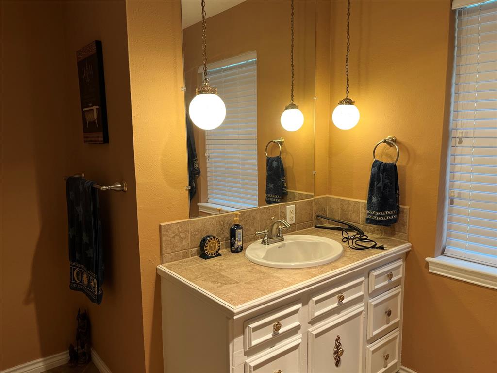 2801 Rix Street Commerce, TX 75428 - Photo 19 of 29 Hall Bath