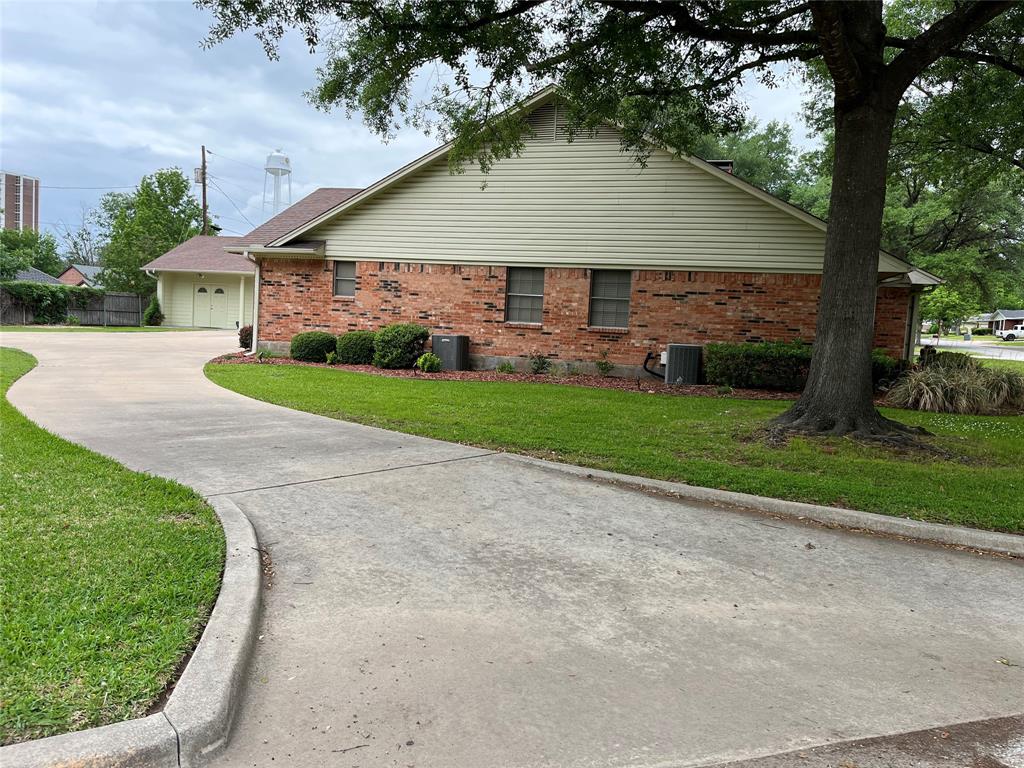 2801 Rix Street Commerce, TX 75428 - Photo 8 of 29 Drive way