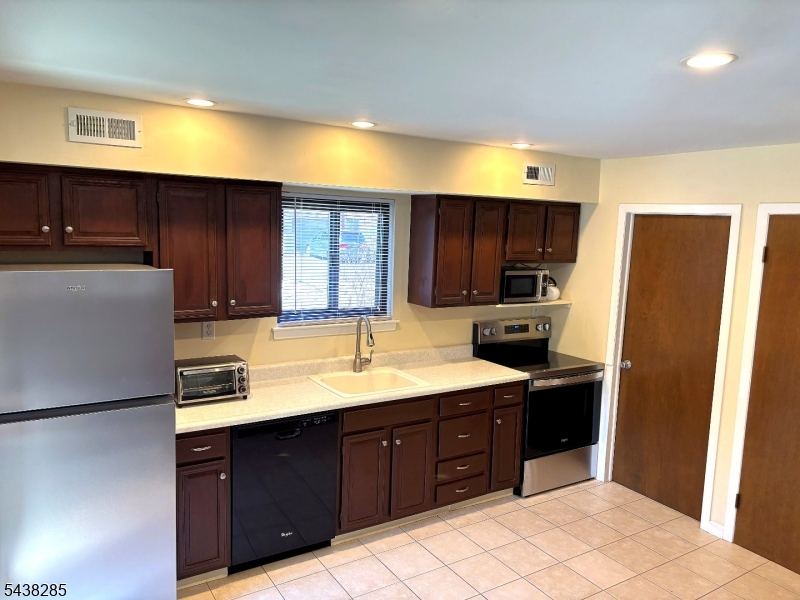 498 Auten Road Hillsborough, NJ 08844 - Photo 11 of 30