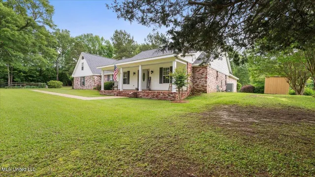 $747,500 | 768 Lake Boulevard, Vicksburg, MS 39180