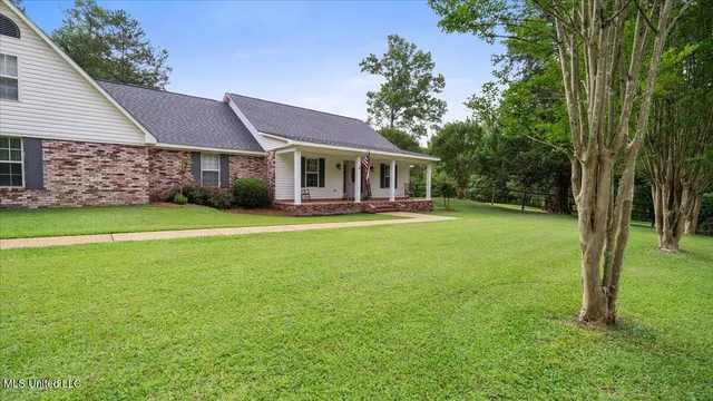 $747,500 | 768 Lake Boulevard, Vicksburg, MS 39180