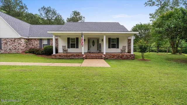 $747,500 | 768 Lake Boulevard, Vicksburg, MS 39180